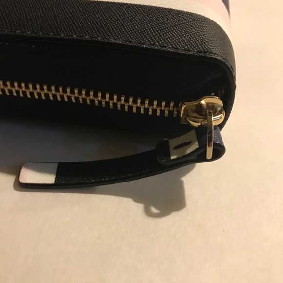 Kate Spade ZIP Around Organizer brand new. Never used. With tags. - Picture 6 of 10